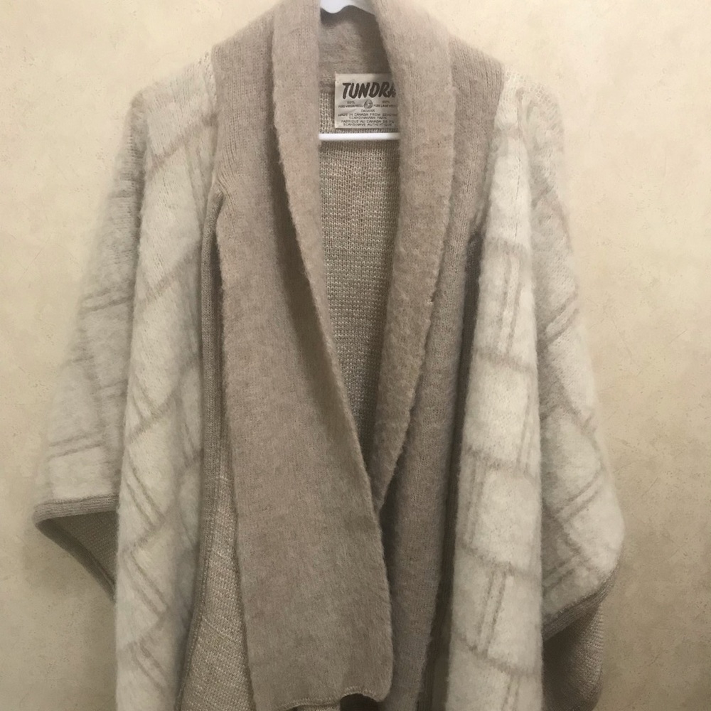 Vintage Tundra brand wool cape/shawl